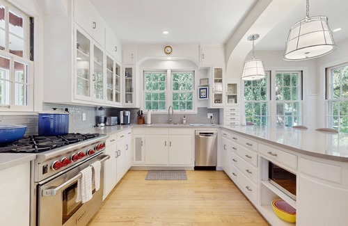 Lakeside Casa | Newly Remodeled Lakeview Home w/screened porch, gas grill, & 300ft from beach