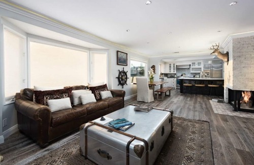 Lantern District Casa | Tu casa de playa encaramada sobre Doheny Beach
