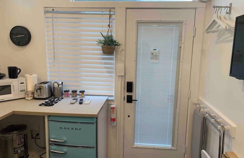Pittsburg Apartamento | Newly Remodeled Micro Apt!