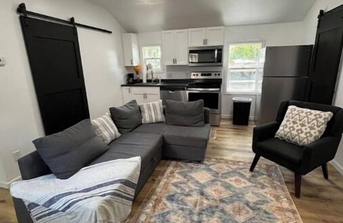 Clear Lake Cabaña | Newly Remodeled Modern Cottage w/ 2 bedrooms, Wi-Fi, AC in peaceful Clear Lake