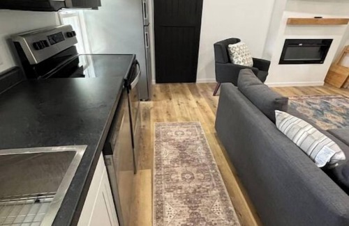 Clear Lake Cabaña | Newly Remodeled Modern Cottage w/ 2 bedrooms, Wi-Fi, AC in peaceful Clear Lake