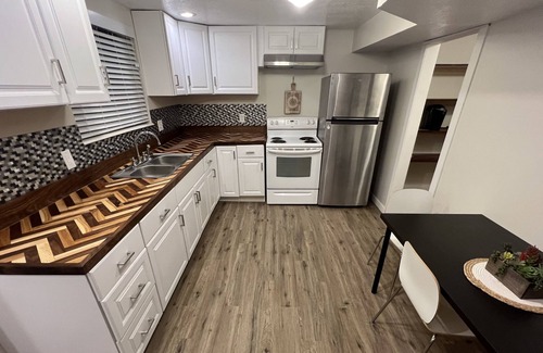 Layton Apartamento | Newly remodeled mother in law basement apartment.