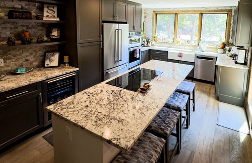 Eagle-Vail Condominio | Newly remodeled mountain home minutes away from Vail/BC Backyard+Amenities.