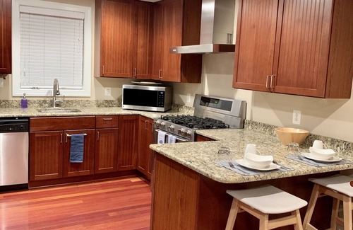 Taylor Run Casa | Newly Remodeled! Near Old Town - 2 metros - Solar Home away from home 1600sq