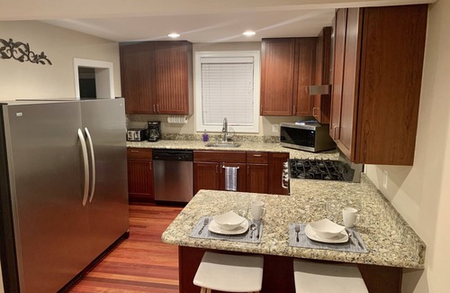 Taylor Run Casa | Newly Remodeled! Near Old Town - 2 metros - Solar Home away from home 1600sq