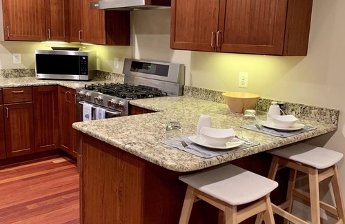 Taylor Run Casa | Newly Remodeled! Near Old Town - 2 metros - Solar Home away from home 1600sq