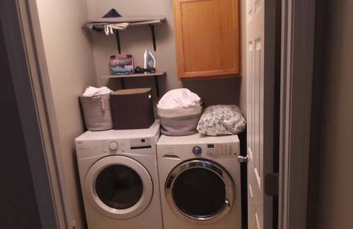 Brookline Station Casa | Newly Remodeled. New Carpets. New Hardwood, New Beds and Furnishings