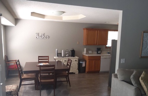 Brookline Station Casa | Newly Remodeled. New Carpets. New Hardwood, New Beds and Furnishings