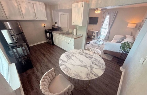 Northside Apartamento | Newly Remodeled Oasis | Fast WiFi + Vit C Shower