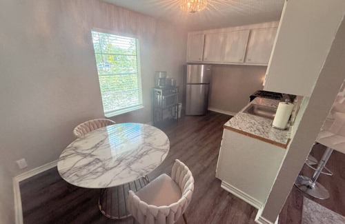 Northside Apartamento | Newly Remodeled Oasis | Fast WiFi + Vit C Shower