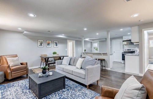 South Kansas City Casa | Newly remodeled Retreat| Hiking+Moutain BikeTrails