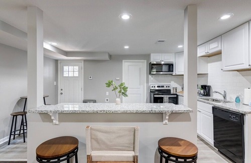 South Kansas City Casa | Newly remodeled Retreat| Hiking+Moutain BikeTrails