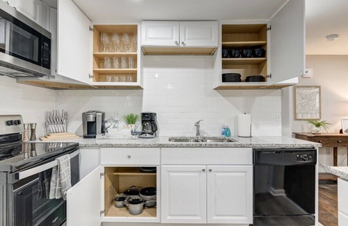 South Kansas City Casa | Newly remodeled Retreat| Hiking+Moutain BikeTrails
