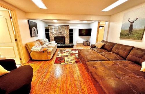 Rabbit Creek Apartamento | Newly Remodeled spacious units, minutes from mountains, inlet, downtown and airport