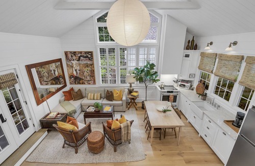 Greenville Cabaña | Newly Remodeled Upscale Downtown Guest Cottage - 1br loft - Sleeps 6