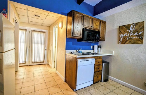 Kimberling City Condominio | NEWLY REMODELED TABLE ROCK LAKEFRONT RESORT- POOL-FUN-LAKE ACCESS