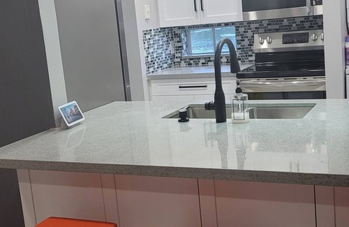 Pembroke Pines Condominio | newly remodeled modern smart home on a lake