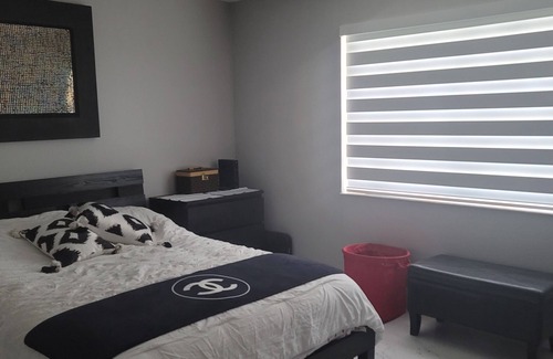 Pembroke Pines Condominio | newly remodeled modern smart home on a lake
