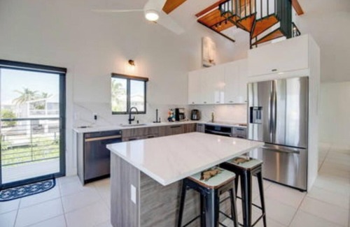 Cutthroat Harbor Estates Casa | Newly Remodeled Beautiful 3 Bedroom 2 Bath Canal Front Home