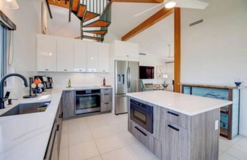Cutthroat Harbor Estates Casa | Newly Remodeled Beautiful 3 Bedroom 2 Bath Canal Front Home
