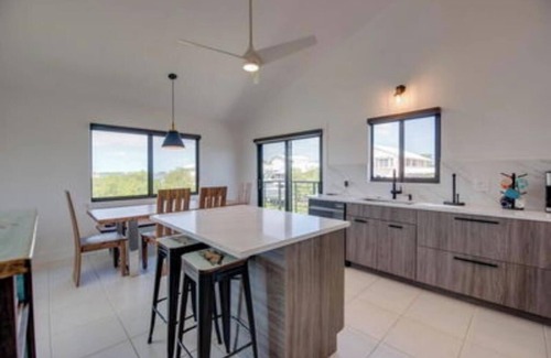 Cutthroat Harbor Estates Casa | Newly Remodeled Beautiful 3 Bedroom 2 Bath Canal Front Home