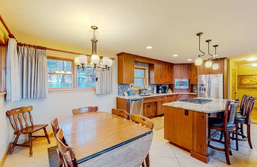 Empire Casa | Newly remodeled waterfront home on Little Glen Lake with deck, gas grill, AC