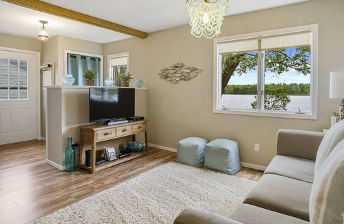 Oden Casa | Newly Remodled Cottage on Crooked Lake with Dock