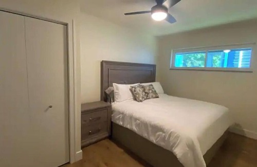 Tiffin Apartamento | Newly Remolded! Near Downtown. 1 King bed