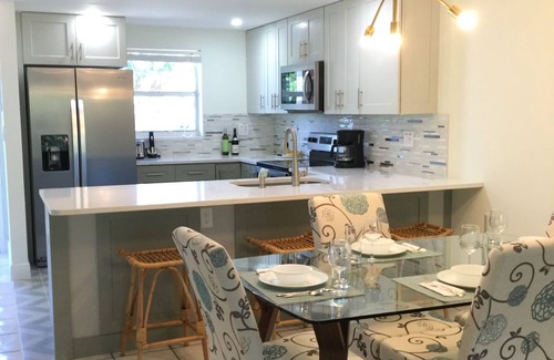 Bel Air Condominio | Newly Renovated Condo at the Beach