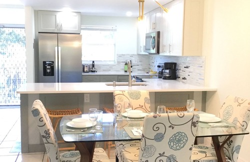 Bel Air Condominio | Newly Renovated Condo at the Beach