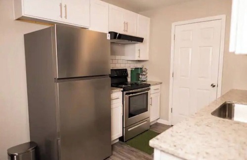 University Place Casa | Newly Reno Cozy Modern Fun Ranch home **KING BED**