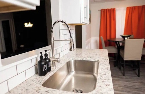 University Place Casa | Newly Reno Cozy Modern Fun Ranch home **KING BED**