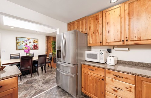 SeaTac Casa | 🌟Newly Renov✔️LG Mstr BR✔️3 BR ✔️WiFi ✔️✈️ ✔️ Mall ✔️AC ✔️Hot tub🌟