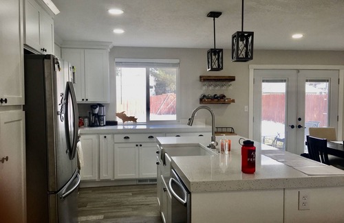 Cottonwood Heights Casa | Casa recientemente renovada en la base del cañón