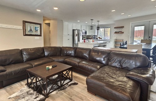 Cottonwood Heights Casa | Casa recientemente renovada en la base del cañón