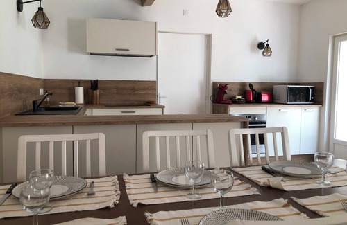 Cornillon-Confoux Apartamento | Newly renovated 5/7 pers gite with shared pool, in the heart of Provence