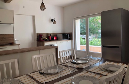 Cornillon-Confoux Apartamento | Newly renovated 5/7 pers gite with shared pool, in the heart of Provence