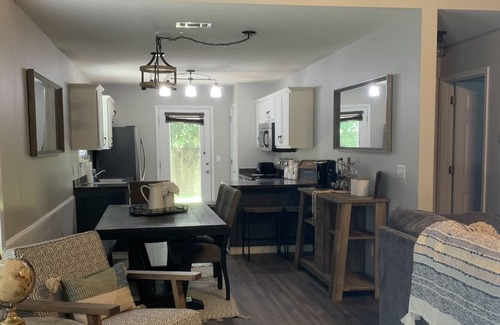 Wright Casa | Newly Renovated Townhouse, 12 min from the beach!