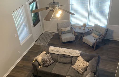 Wright Casa | Newly Renovated Townhouse, 12 min from the beach!