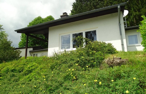 Hamm Casa | Casa recientemente renovada con grandes comodidades entre bosque y el lago.