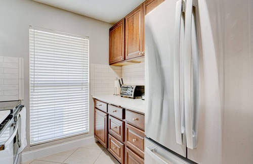 Florida North Atlantic Coast Condominio | Newly Renovated 1 King Bed Condo, Your All-Inclusive Travel Haven