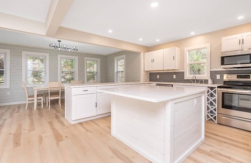 Saratoga Springs Casa | Newly renovated 4-bed, 4-bath home 1.5 miles from Saratoga Race Track!