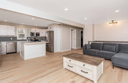 Saratoga Springs Casa | Newly renovated 4-bed, 4-bath home 1.5 miles from Saratoga Race Track!