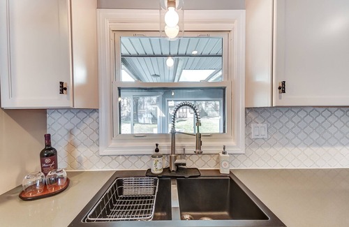Bowling Green Casa | Newly Renovated, 1 block from BGSU, spacious and comfortable