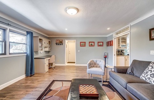 Bowling Green Casa | Newly Renovated, 1 block from BGSU, spacious and comfortable