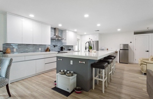 Boynton Beach Casa | NEWLY RENOVATED 1/1 with large fenced yard… centrally located restaurant/beach!!