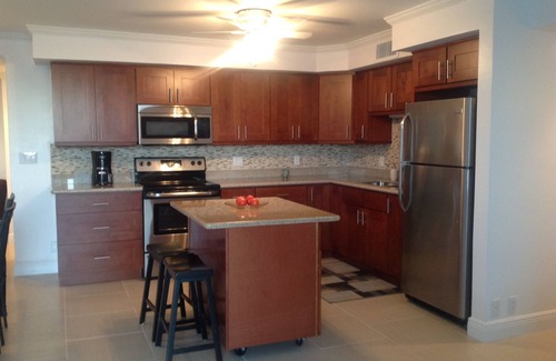 Williams Town Condominio | Vista al mar de 1000 pies cuadrados recientemente renovada, Coral Beaches, Freeport, Grand Bahamas