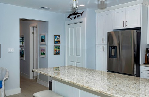 Boca Grande Condominio | Newly renovated 2-bedroom beachfront condo in Boca Grande with pool, AC & WiFi