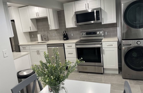 South Hyde Park Casa | Newly renovated 2 bed unit