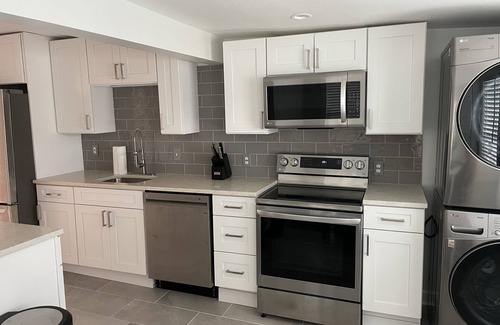 South Hyde Park Casa | Newly renovated 2 bed unit